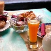 zumo que acompaña los desayunos area